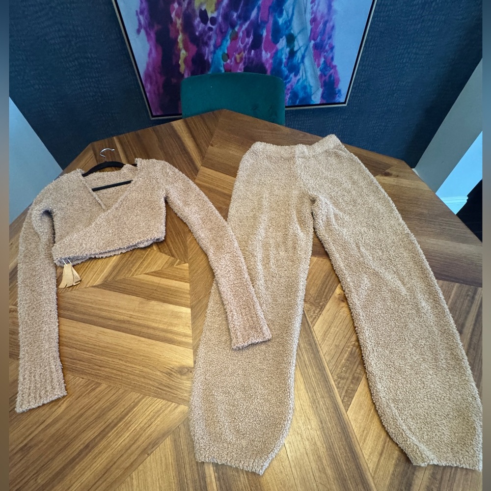 SKIMS Tan Knit Women’s Track Pants & Top Set